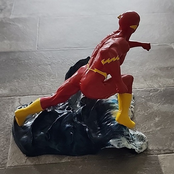 The Flash Ltd. Edition 8 1/2" Statue By Paquet /2870 DC Comics - Picture 4 of 6